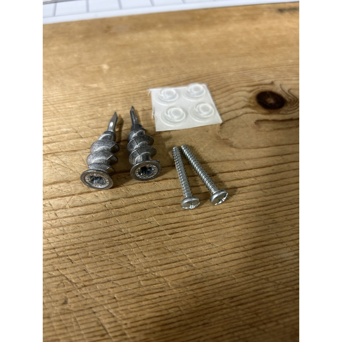 Hanging hardware